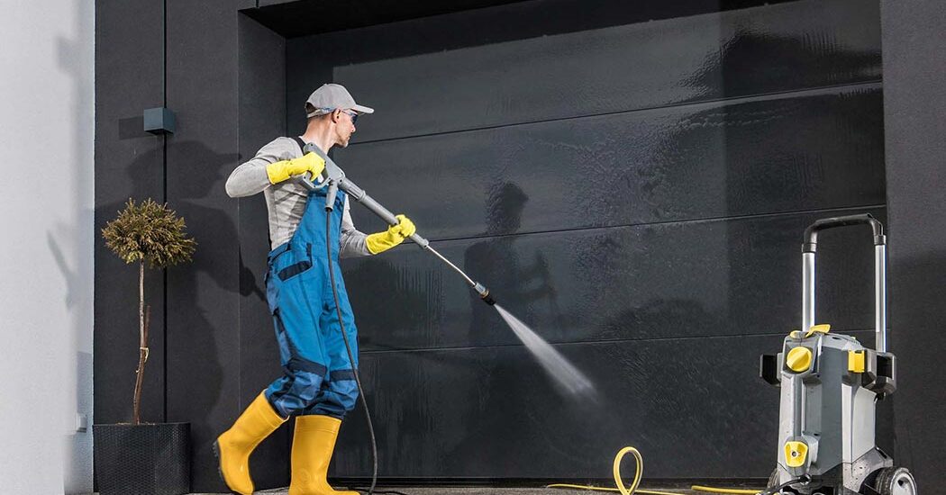Éliminer la saleté et la crasse des murs extérieurs de la maison
